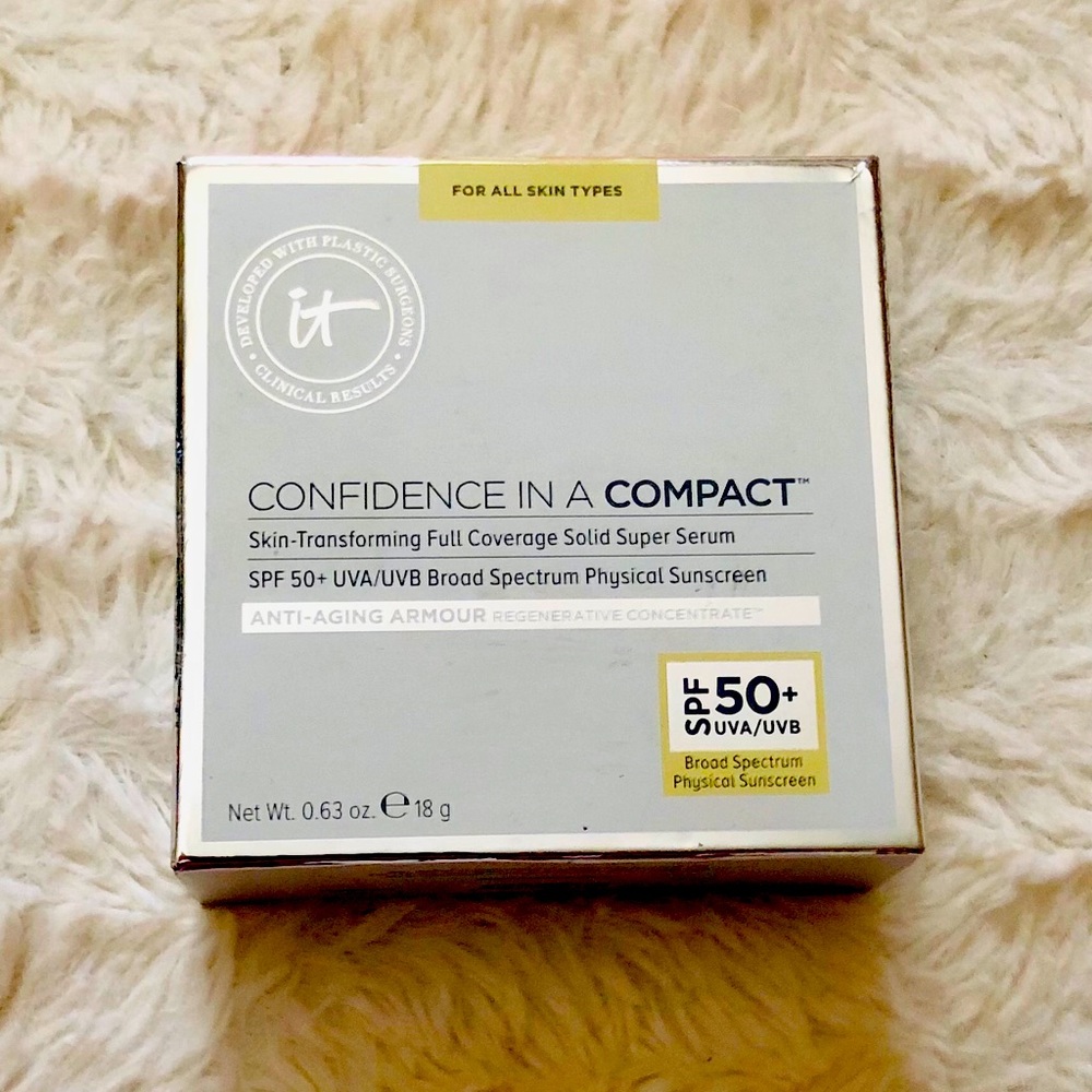 NEW it cosmetics Confidence in a Compact, Medium